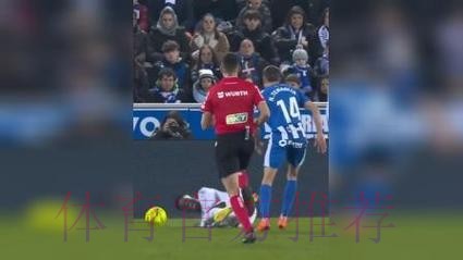 专家谈卡瓦哈尔：禁区内推倒努涅斯 应判点球